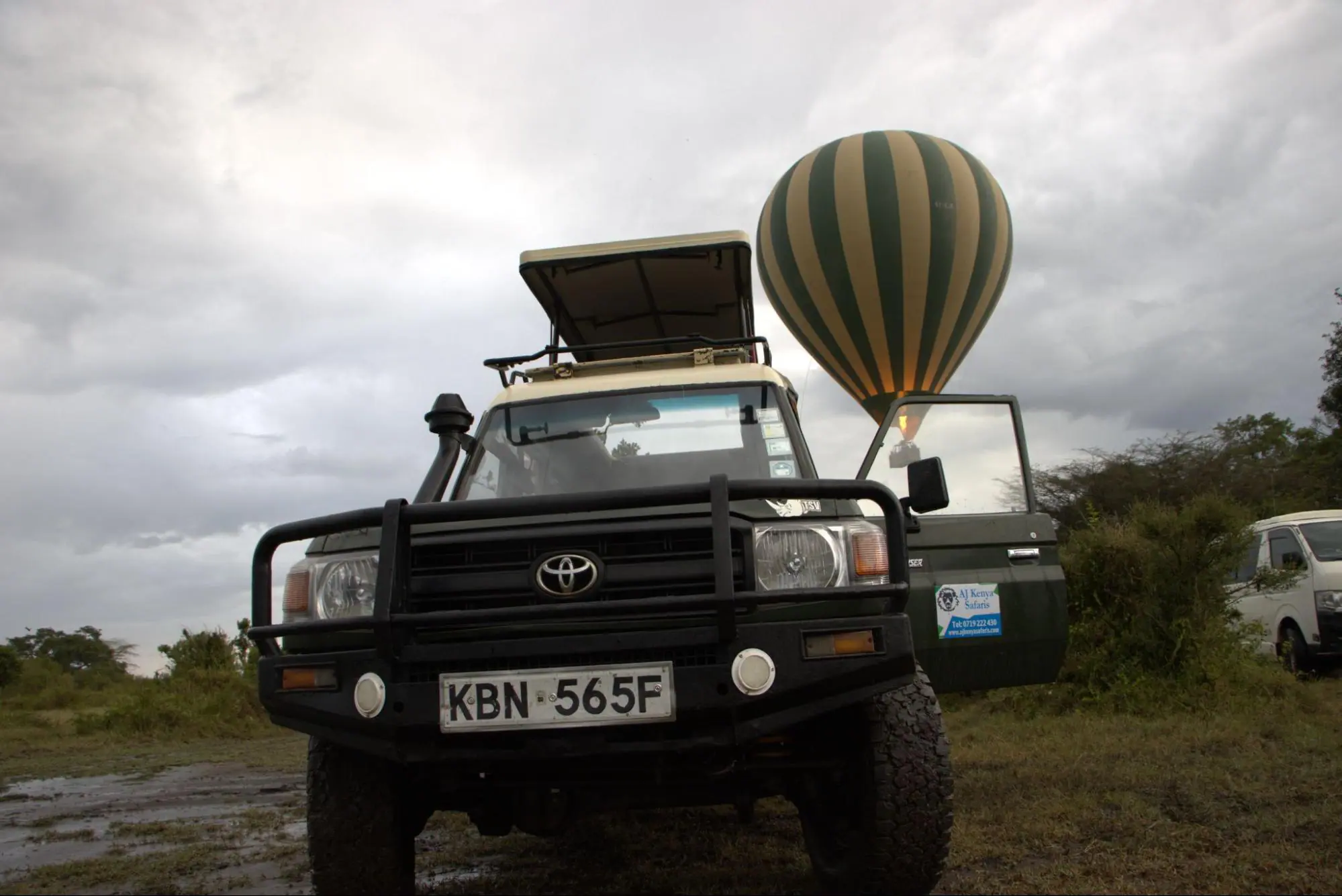 Kenya Wildlife Safari - Packages, Destinations, & More 44 AjKenyaSafaris.com-Masaimarasafari.in - Car